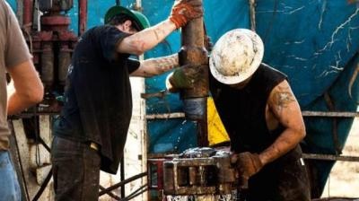 Dầu tăng nhẹ trước những gợi ý của OPEC về thỏa thuận cắt giảm sản lượng